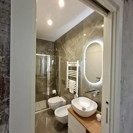 Fortyeight Luxury Apartment *