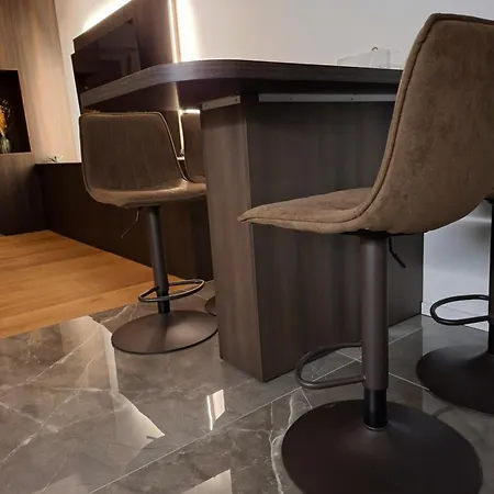 Fortyeight Luxury Apartment *