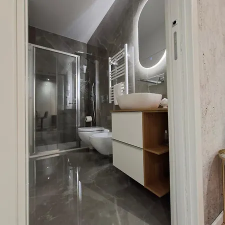 Fortyeight Luxury Apartment